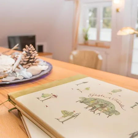 Sonnendeck - Hues In Lee Apartment